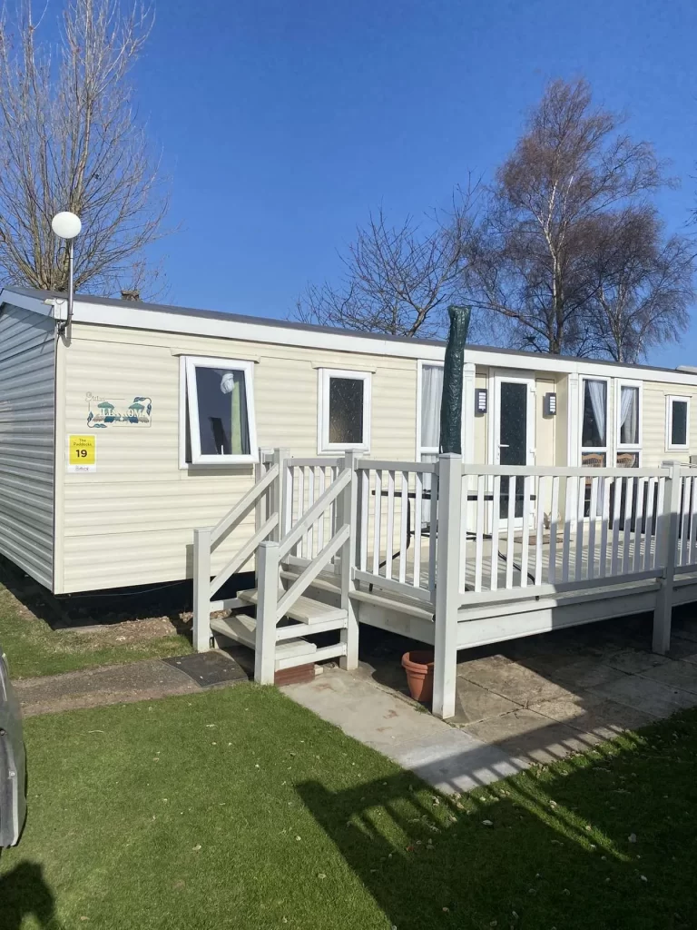 PADDOCKS 19 DECKING RENTABREAKSKEGNESS